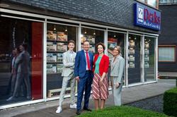 Derks Makelaardij, Uden openingstijden