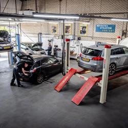 Autocentrum Borger Tom Ganzevoort BV, openingstijden