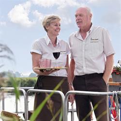 Partyboot De Koperen Hoorn, Winkel openingstijden