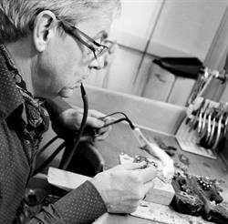 Juwelier & Goudsmid L Van Koeveringe, Kapelle openingstijden
