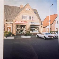 Papillon Kapsalon Le, Laren openingstijden