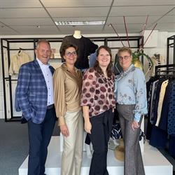 Roest Bv Kledingcentrum, Delfstrahuizen openingstijden