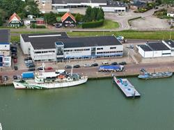 Civ Den Oever Ua Scheepsbenodigdheden, openingstijden