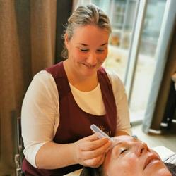 Schoonheidssalon C'est La Vie, Winschoten openingstijden