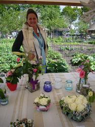 Alles is Bloemen, Laren openingstijden