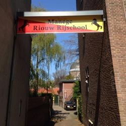 Riouw-Rijschool Manege, 's-Gravenhage openingstijden