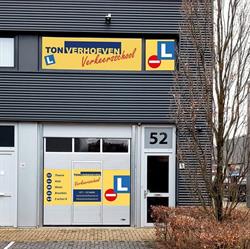 Ton Verhoeven, Voorschoten openingstijden