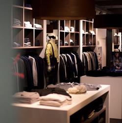 Mannen Vannu, Elst openingstijden