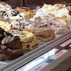 IJssalon Dolomiti, Bussum openingstijden
