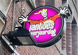 Jantjes Verjaardag, Amsterdam openingstijden