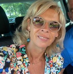 carla Geerts, Dongen openingstijden