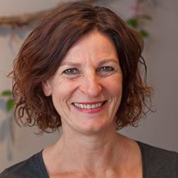 Henny Kok Huidverbetering, Houten openingstijden