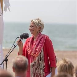 Van Ver Trouwen, Renesse openingstijden