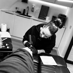 Infinity Tattoo en Beauty Bleijenhoek Dordrecht - openingstijden