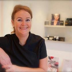 Estética, Riel openingstijden