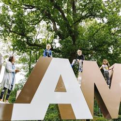 LAM, Lisse openingstijden