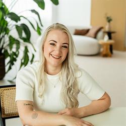 Pouw Skinstudio, Roelofarendsveen openingstijden