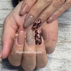 Nagelstudio Papillon, Grijpskerk openingstijden