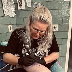 Long Bridge Tattoo, Etten-Leur openingstijden