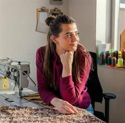 Laura Divera Stoffeerder Meubelmaker, Westzaan openingstijden