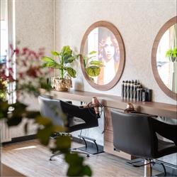 Kapsalon Bij Nienke - kapper Tilburg ?, openingstijden