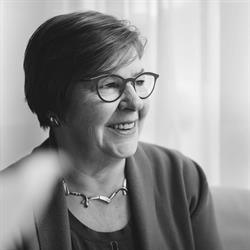 Hennie Helpt, Ede openingstijden