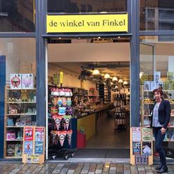 De winkel van Finkel, Goes openingstijden