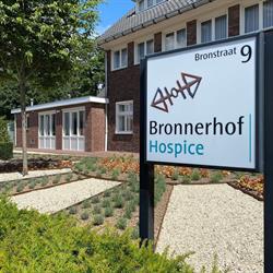 Bronnerhof, Born openingstijden