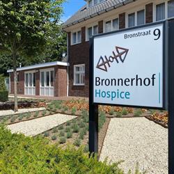Bronnerhof, Born openingstijden