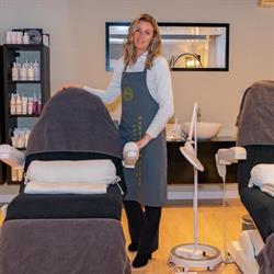 Huidinstituut Renew & Balance, Wommels openingstijden