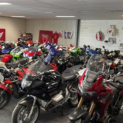 Motor-Noord, Leens openingstijden