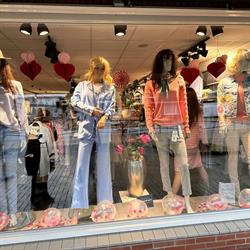 by De Bruin, Voorthuizen openingstijden