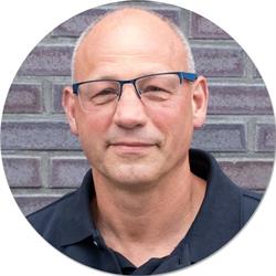 Klussenier Peter Mutsaers, Oss openingstijden