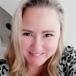 Shine by Me, Bladel openingstijden