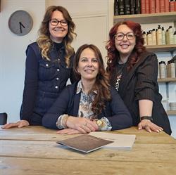Mowi-kappers, Echt openingstijden