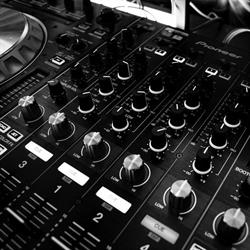 De DJ School van Den Haag en Rijswijk, De DJ COACH, openingstijden