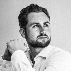 Jos Loock, Leusden openingstijden
