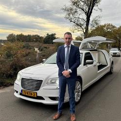 Rouwlimousine, Dieren openingstijden